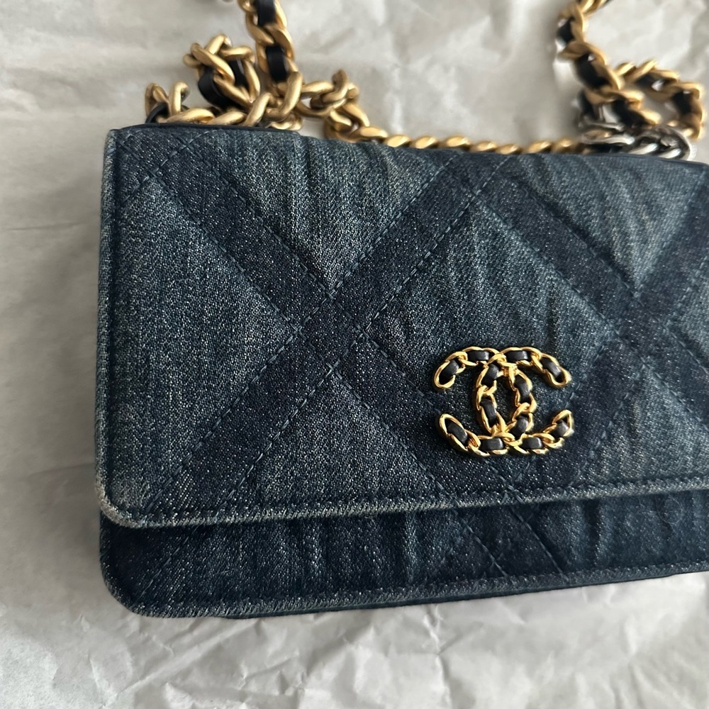 Chanel Denim Quilted Chanel 19 Wallet On Chain WOC Blue Shoulder Bag Crossbody - Picture 2 of 11